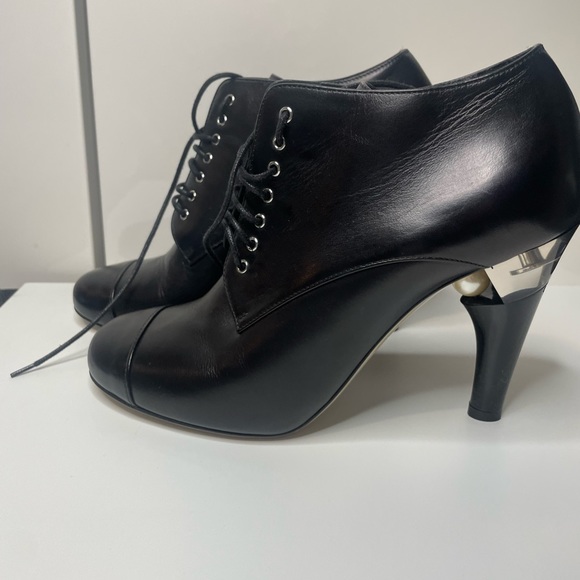 Chanel black ankle boots pearl heels, super comfortable size 37 us 7 - Picture 14 of 17